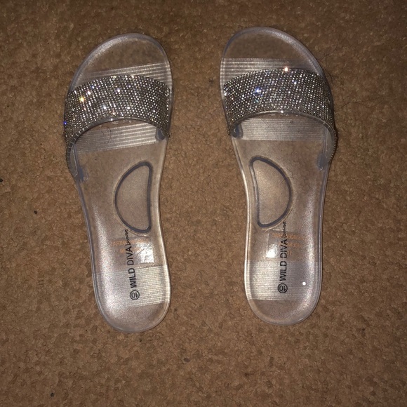 BRAND NEW SANDALS 😍 - Picture 2 of 5